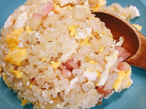 かまぼことウインナーの炒飯(チャーハン)